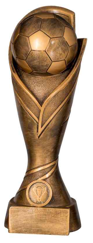 Die 5-er Serie Fußball 170 mm - 390 mm PK739394-5-E25 ist eine bronzefarbene Trophäe mit skulpturalem Design, die oben einen Fußball zeigt, der von geschwungenen Elementen umschlossen wird. Sie steht auf einem rechteckigen Sockel, der mit einem runden Emblem verziert ist. Diese Auszeichnung ist ein ideales Geschenk, um herausragende Leistungen im Sport zu würdigen.